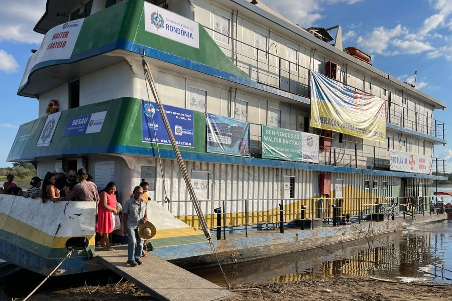BARCO SALVA-VIDAS - Histórico de missões do barco hospital que naufragou e deixa populações isoladas desassistidas
